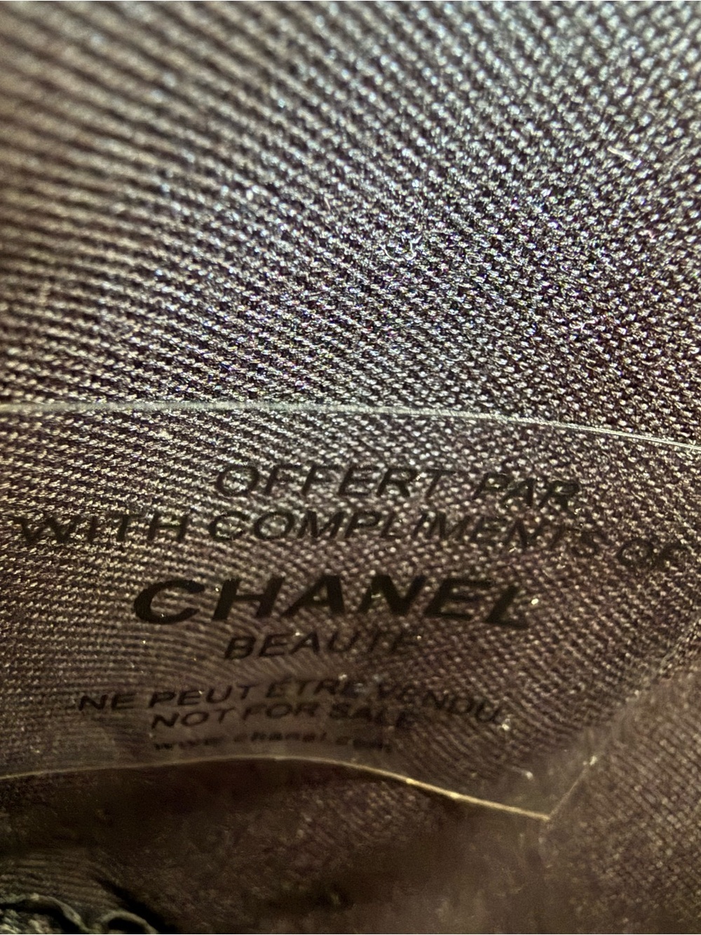 Chanel Beauté Black Sparkly Crossbody Bag/Makeup Pouch with Adjustable Chain - Picture 4 of 6
